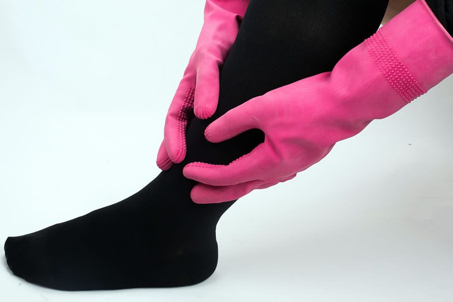 Medi Stocking Gloves Revascular 2Latex med rubber gloves with ridged grip, ideal for easily putting on compression stockings - Richard Evans Vascular.